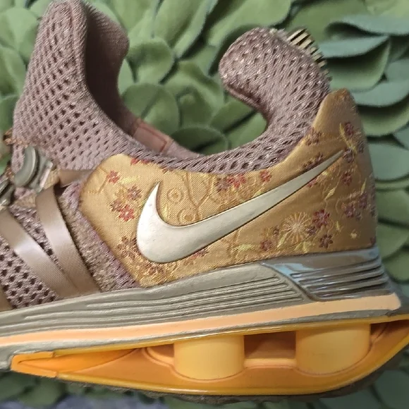 Women's Nike Athletic Shoe Shox Gravity Metallic - Picture 11 of 13